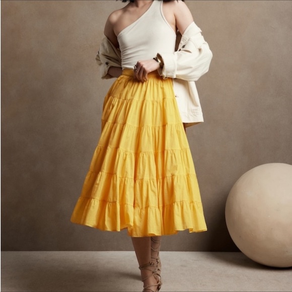 Banana Republic Dresses & Skirts - Banana Republic Stampa Wrap Skirt. Like New!